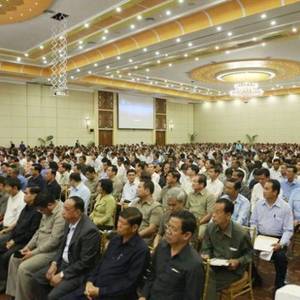 狄班会见暹粒省“新晋”人民党乡分区理事