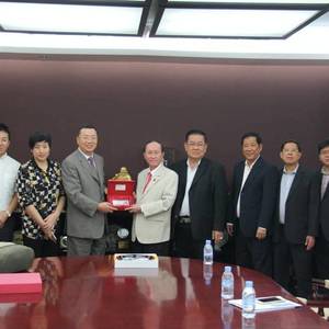 中柬企业发展投资基金会代表团拜访柬华总会