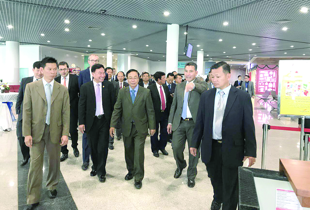 机场候机大厅正式启用 满足逐年增长的客流量