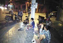 警方巡逻逮捕4名涉毒嫌犯