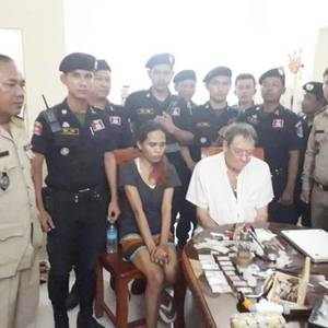 警方突袭贩毒窝点 涉毒夫妇双双落网