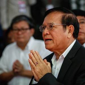 检察官讯问庚速卡‧代表律师拒绝出席