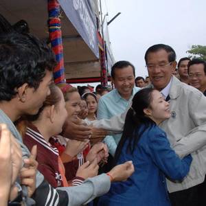 洪森：人民党为民前仆后继 明年有效落实好8项工作