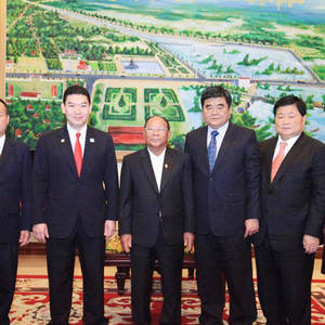 新中威地产集团代表团拜访国会主席韩桑林