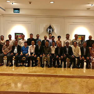畅谈粤商会未来 共谋合作大发展 广东商会设宴与顾问团联欢晚宴 ... ... ...