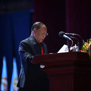 韩桑林：党员要为人民服务