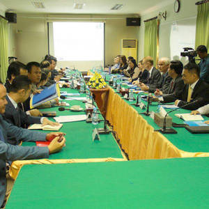 国务部长李突会见UNDP新任驻柬主任