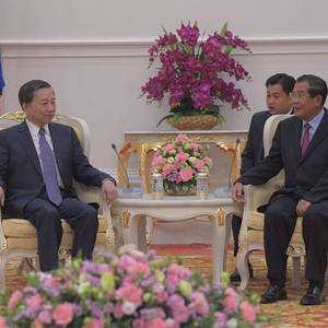 洪森总理督促柬越双方加强安全领域合作