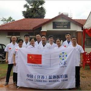 江苏医疗巡诊队在磅西拉县备受欢迎