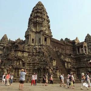 逃票、冒充导游，一中国游客吴哥窟被抓
