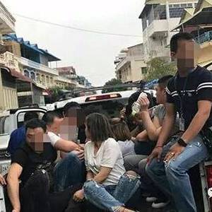 九名中国人因涉嫌持枪抢劫被捕