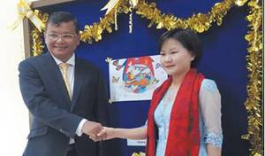 阜阳80后女孩获得柬埔寨国王勋章