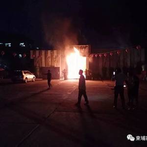 西港LV娱乐城昨夜突发大火，损失惨重
