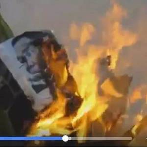 洪森总理画像遭抗议者焚烧
