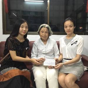 子女代父完成遗愿 为崇正学校捐款