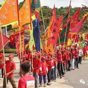 众多中国协会在贡布省游神闹元宵