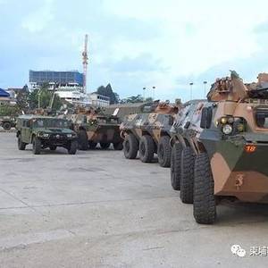 中国援助大批军用物资抵达柬，场面壮观
