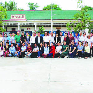 暨南大学柬埔寨校友会校友资助贫困生