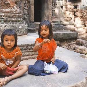在柬埔寨，面对贫穷，请适当克制你的善良
