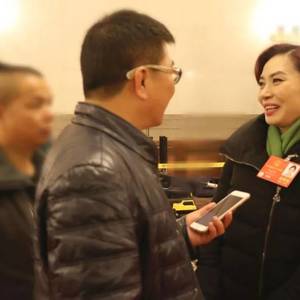 邝美云：愿高棉日报“凝聚智慧，共同发展”