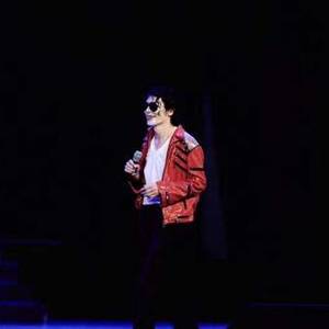 王杰克逊演唱会复活“MJ”粉丝疯狂嗨爆现场