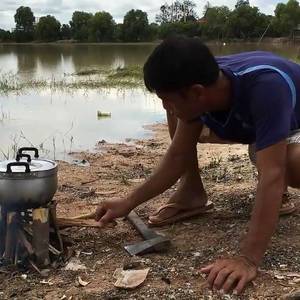 柬埔寨人河边野餐，只带上锅，美食尽他们吃！