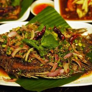 柬埔寨火湖烤鱼，不知道和我们的烤鱼有没有区别