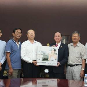 柬中投资协会捐助100台过滤水器
