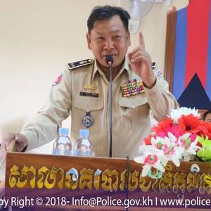 “我们柬警察要为人民服务，坚决不滥职权索取利益”