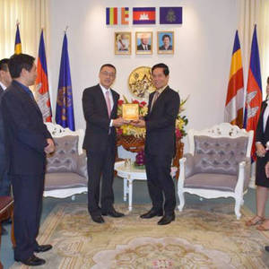 越南新任驻柬大使拜访坤盛市长