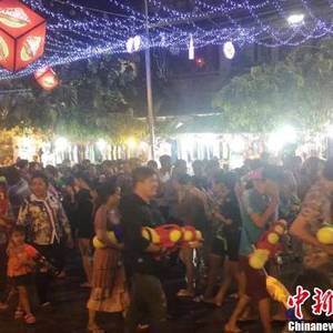 柬新年成国际狂欢派对 本地民众“偷闲”出游