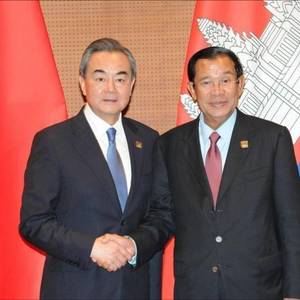 柬埔寨首相会见王毅