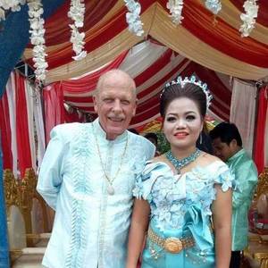 73岁老汉娶20岁娇妻，柬埔寨让我又一次相信爱情
