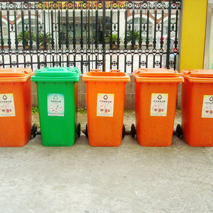 金边市长促加强垃圾管理