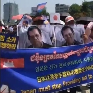 在韩柬劳示威抗议柬埔寨大选