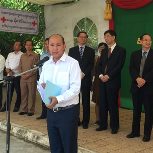 柬中医疗队联合为民义诊 洪玛尼：两国友好世代传